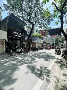 NHÀ ĐẸP DÂN XÂY 5 TẦNG CHẮC CHẮN – HAI THOÁNG VĨNH VIỄN – KHU QUÂN ĐỘI YÊN TĨNH, AN NINH TỐT